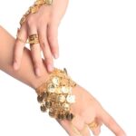 أسوارة و خاتم متصلة بجنيهات ذهبية