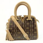 شنطة يد نسائية صغيرة بشعار LV