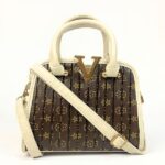 ⁦شنطة يد نسائية صغيرة بشعار LV⁩ - الصورة ⁦5⁩