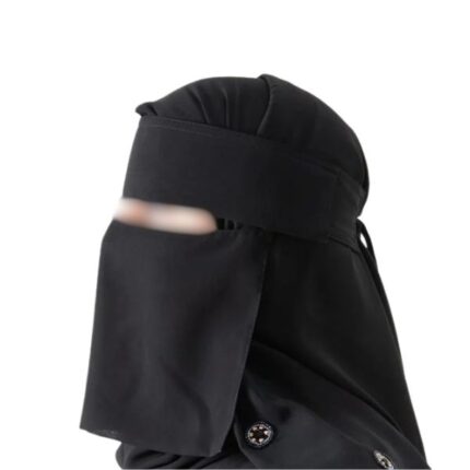 نقاب وسط بغطاء للعيون