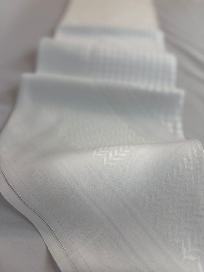 ⁦شماغ فين مايستا الشياكة ابيض⁩ - الصورة ⁦3⁩